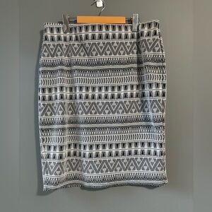 NYCC, size Large Black and White geometric Tribal Pencil Skirt with back slit